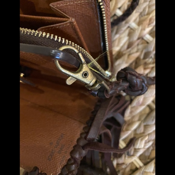 Sold Louis Vuitton fringed crossbody - Picture 5 of 8